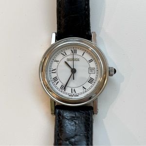 Gucci Sapphire Crystal Women's 7400L Watch- working